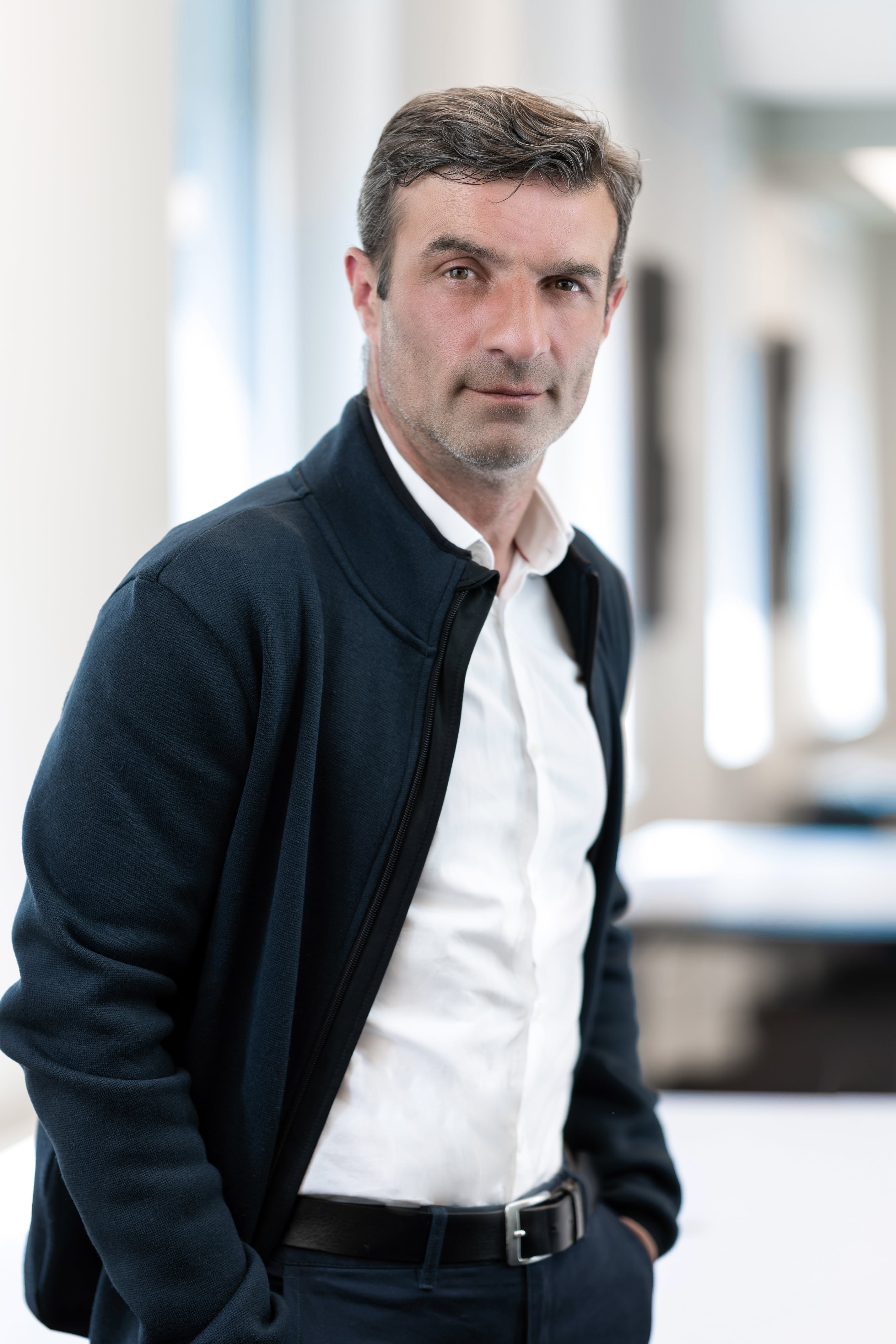 Portrait von Sener Samast, Geschäftsführer von KRASEMANN Immobilien